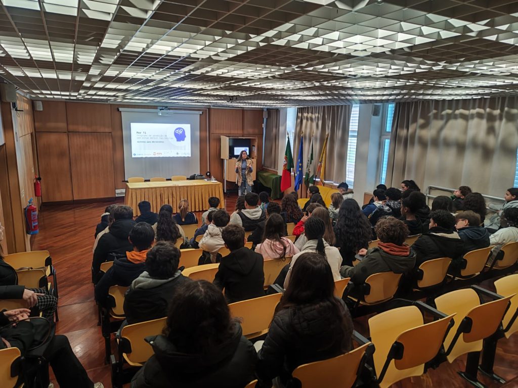 WhatsApp-Image-2026-02-09-at-08.04.26-1-1024x768 Sessões sobre Saúde Mental - Assistentes Operacionais, Assistentes Técnicos, Professores e Alunos (SPO)