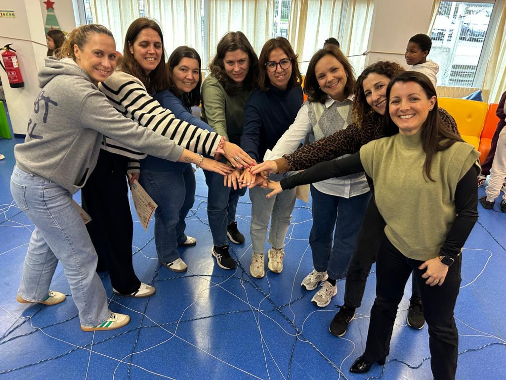 WhatsApp-Image-2026-02-18-at-19.38.34-1024x768 📚 Sessão de Grupo de Competências Sociais reúne alunos e famílias na biblioteca escolar