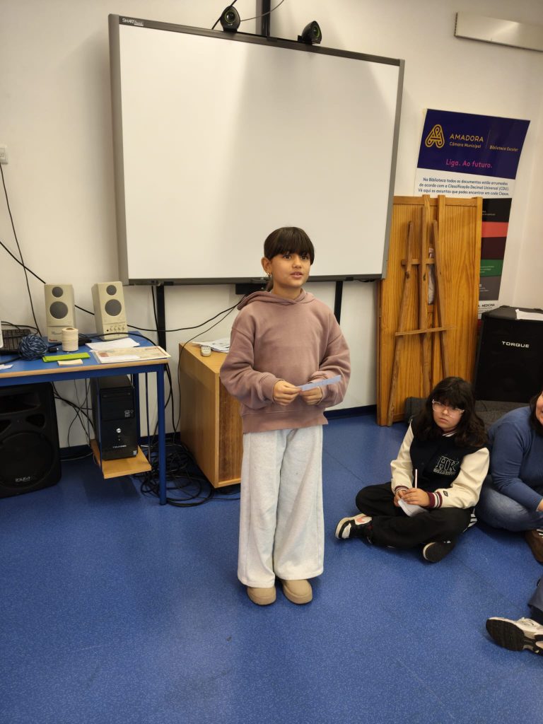 WhatsApp-Image-2026-02-18-at-19.38.34-5-768x1024 📚 Sessão de Grupo de Competências Sociais reúne alunos e famílias na biblioteca escolar