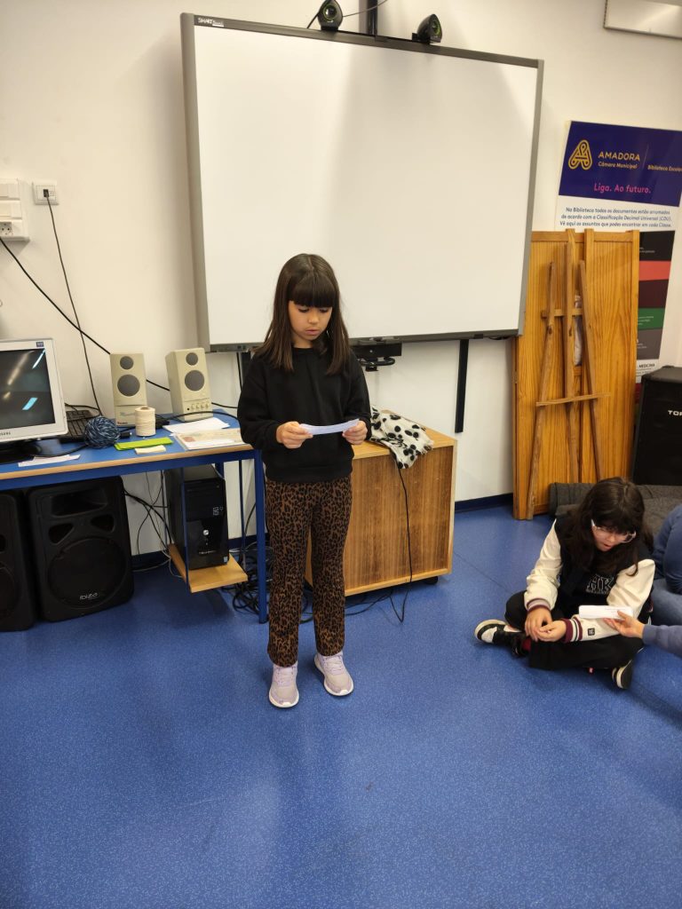 WhatsApp-Image-2026-02-18-at-19.38.35-1-768x1024 📚 Sessão de Grupo de Competências Sociais reúne alunos e famílias na biblioteca escolar