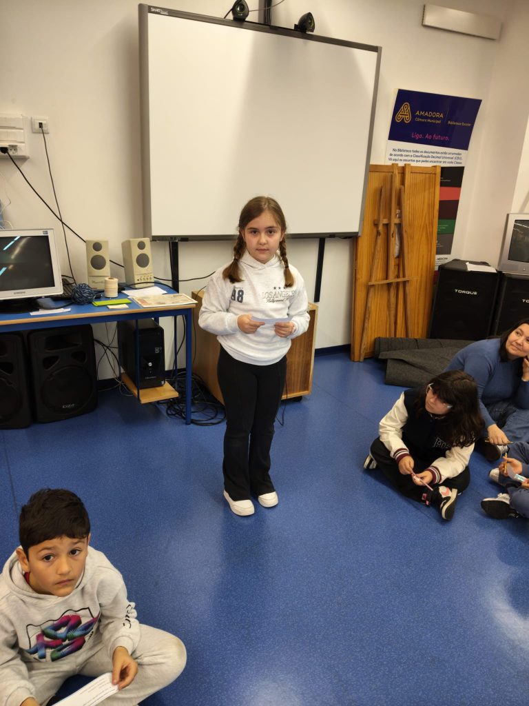 WhatsApp-Image-2026-02-18-at-19.38.35-5-768x1024 📚 Sessão de Grupo de Competências Sociais reúne alunos e famílias na biblioteca escolar