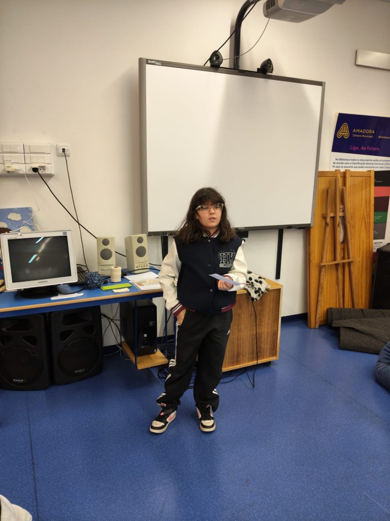 WhatsApp-Image-2026-02-18-at-19.38.35-768x1024 📚 Sessão de Grupo de Competências Sociais reúne alunos e famílias na biblioteca escolar