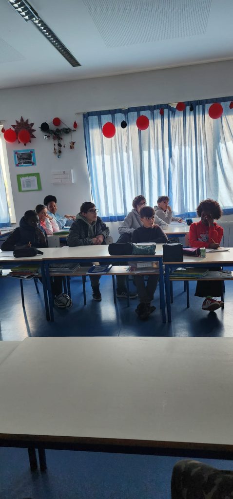 WhatsApp-Image-2026-03-03-at-14.14.44-4-478x1024 Um Beijo que Uniu Escolas! 📖✨(4ºG)