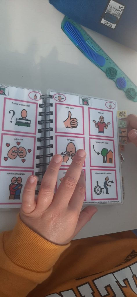 WhatsApp-Image-2026-03-03-at-21.49.08-3-1-472x1024 Terapeuta da Fala visita os alunos do 3.º E 🗣️📚