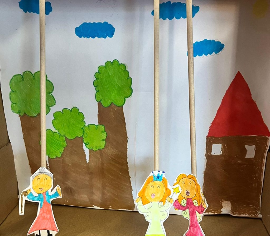 WhatsApp-Image-2026-03-04-at-11.51.53-4-1024x893 Exposição Teatros de pauzinhos - ET 5A