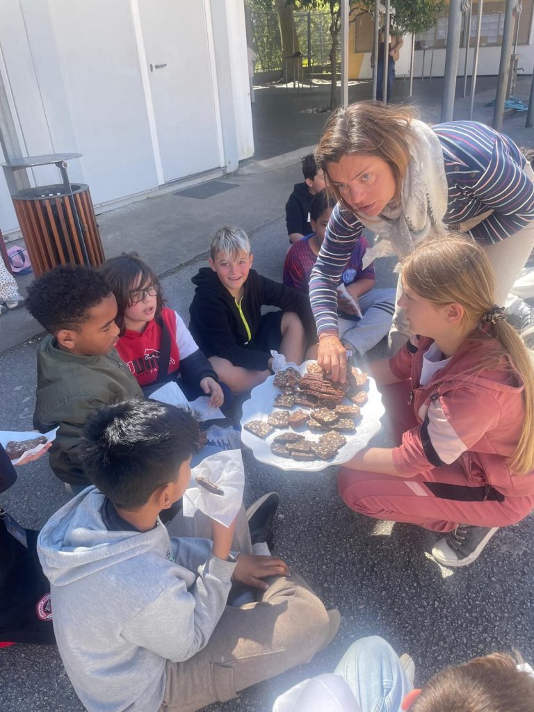 WhatsApp-Image-2026-03-30-at-19.37.35-11-768x1024 Projeto Padrinhos e Afilhados - 5.º Anos