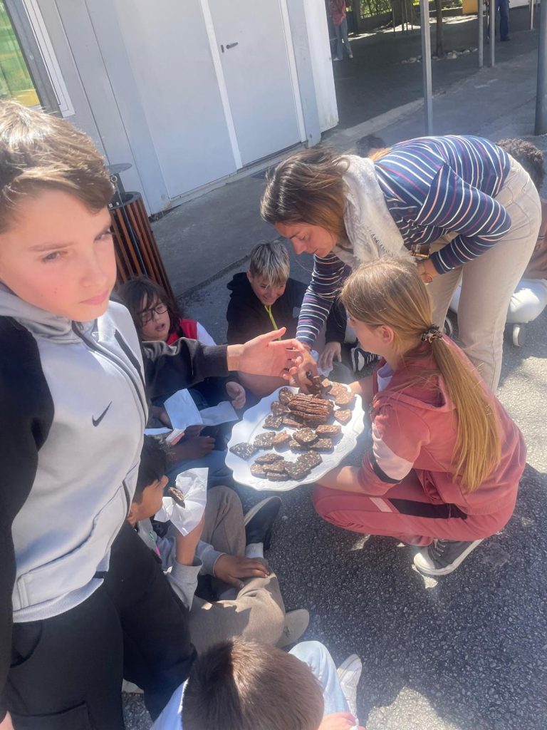 WhatsApp-Image-2026-03-30-at-19.37.35-13-768x1024 Projeto Padrinhos e Afilhados - 5.º Anos