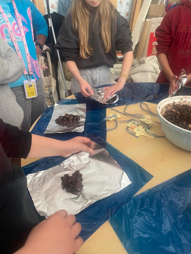 WhatsApp-Image-2026-03-30-at-19.37.35-23-768x1024 Projeto Padrinhos e Afilhados - 5.º Anos