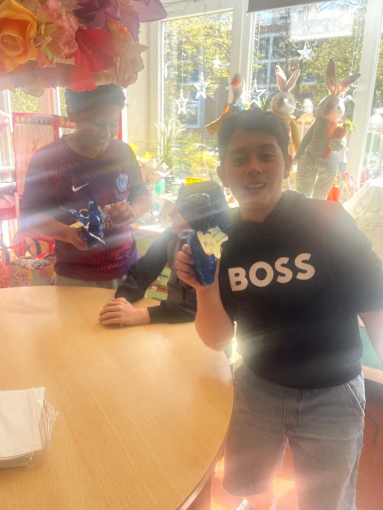 WhatsApp-Image-2026-03-30-at-19.37.35-26-768x1024 Projeto Padrinhos e Afilhados - 5.º Anos