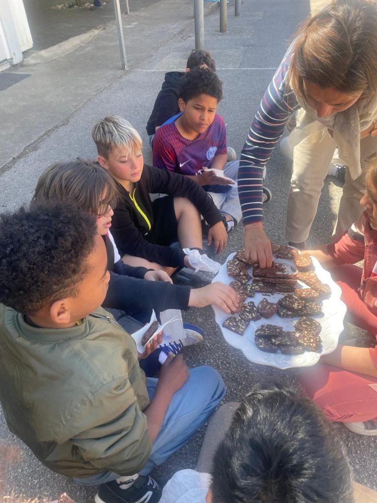 WhatsApp-Image-2026-03-30-at-19.37.35-9-768x1024 Projeto Padrinhos e Afilhados - 5.º Anos