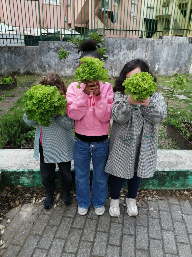 WhatsApp-Image-2026-04-19-at-18.02.18-768x1024 A aprender somos felizes (sala verde JI da Mina)