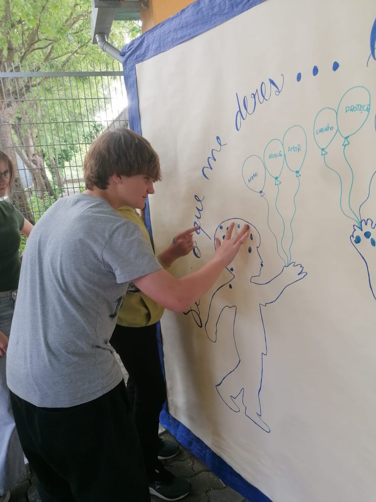 WhatsApp-Image-2026-04-24-at-11.32.39-1-768x1024 “Abril – Mês Internacional da Prevenção dos Maus-Tratos na Infância” - “Serei o que me deres… Que seja amor”