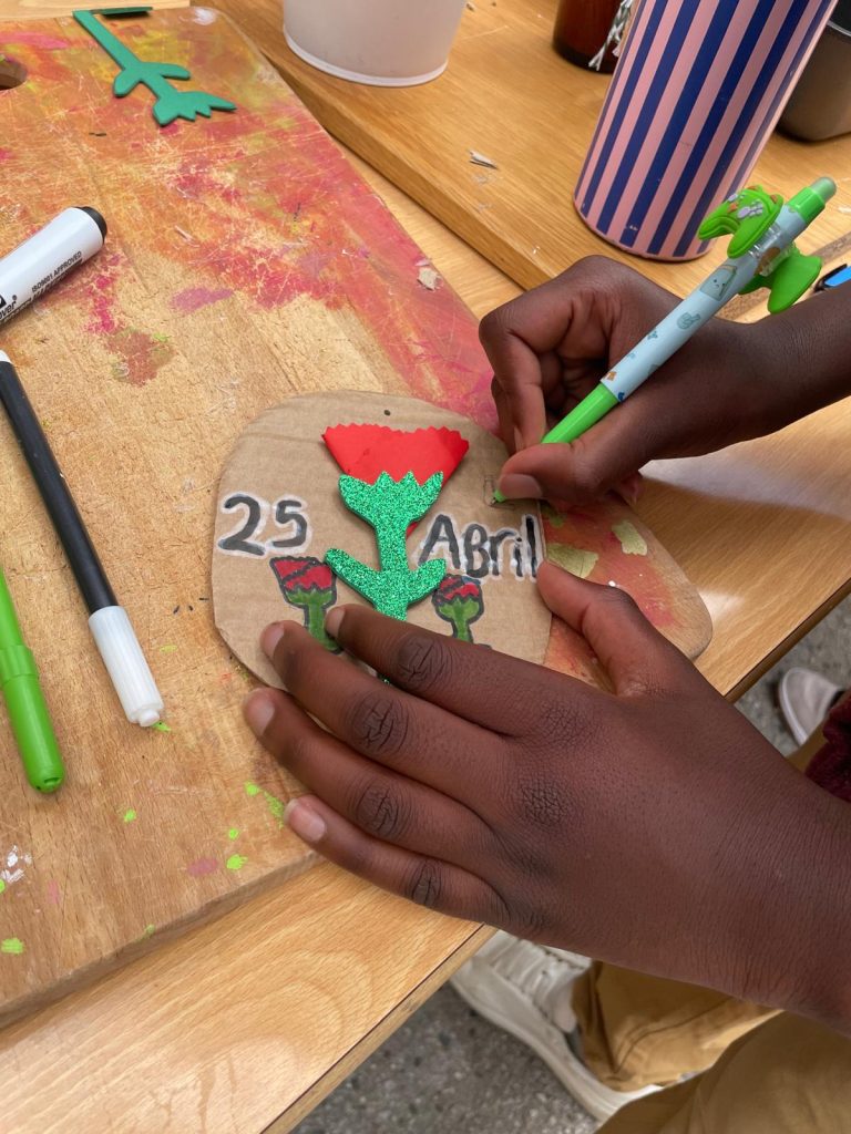 WhatsApp-Image-2026-04-24-at-19.39.01-2-768x1024 25 de Abril