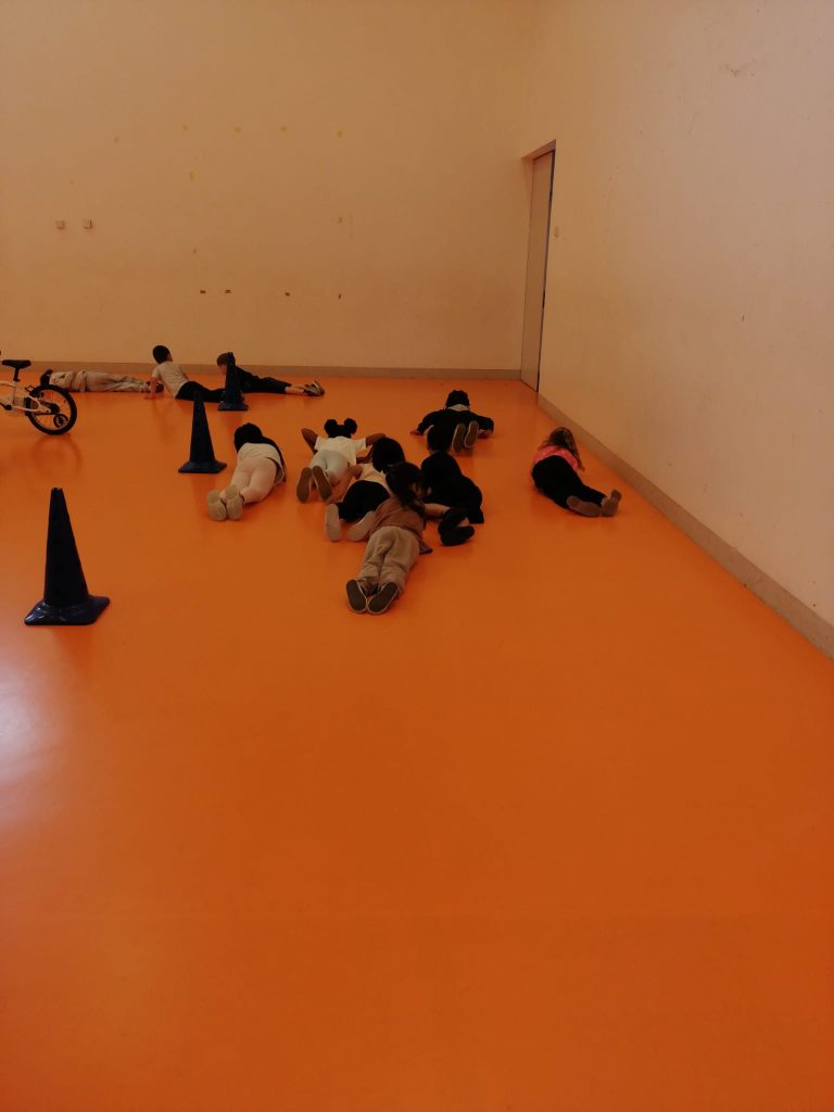 WhatsApp-Image-2026-04-26-at-15.14.00-2-768x1024 A aprender somos felizes (sala verde JI da Mina)