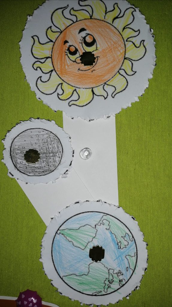 WhatsApp-Image-2026-04-26-at-15.18.49-2-574x1024 A aprender somos felizes (sala verde JI da Mina)