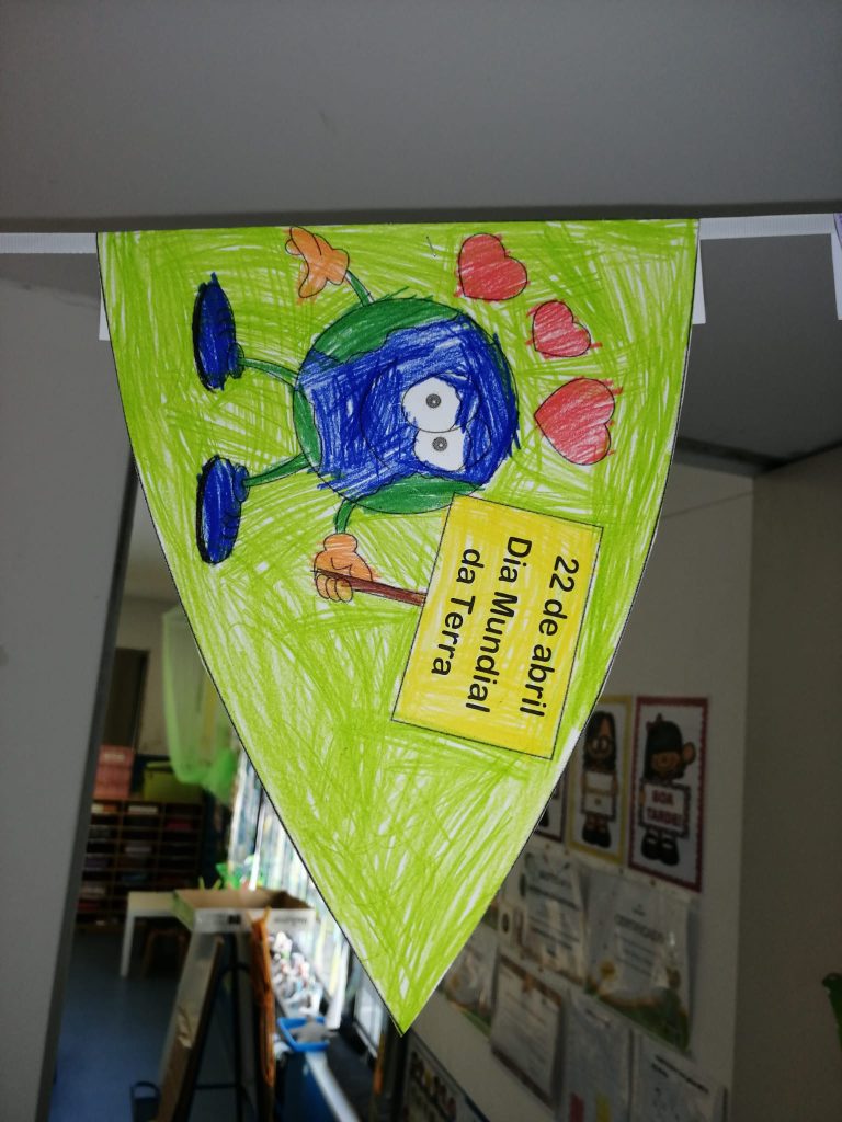 WhatsApp-Image-2026-04-26-at-15.24.30-1-768x1024 A aprender somos felizes (sala verde JI da Mina)