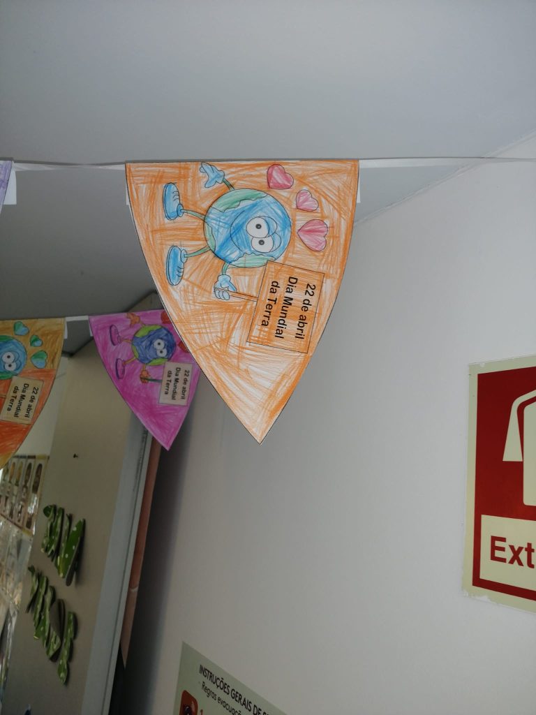 WhatsApp-Image-2026-04-26-at-15.24.30-768x1024 A aprender somos felizes (sala verde JI da Mina)