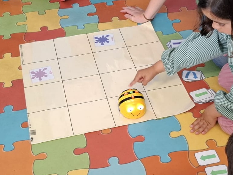 WhatsApp-Image-2026-04-26-at-15.32.46-2 A aprender somos felizes (sala verde JI da Mina)