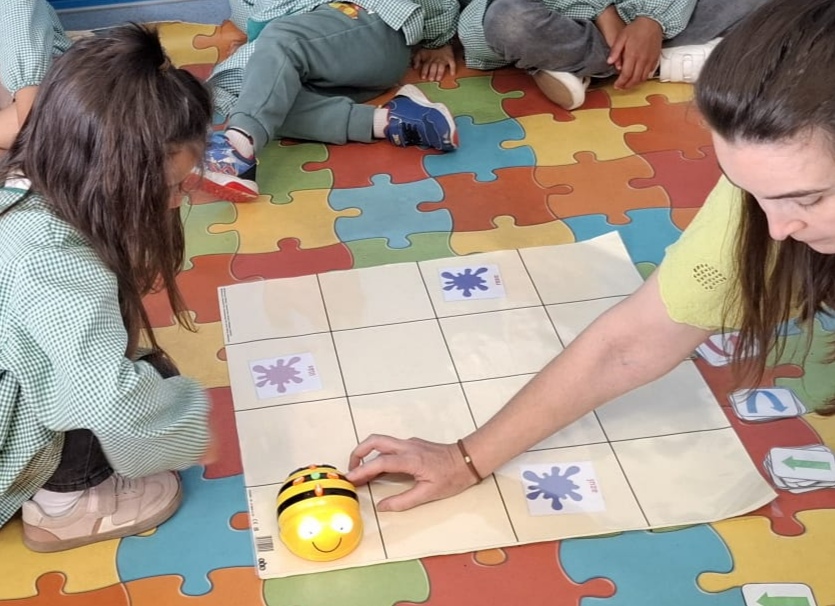 WhatsApp-Image-2026-04-26-at-15.32.46 A aprender somos felizes (sala verde JI da Mina)