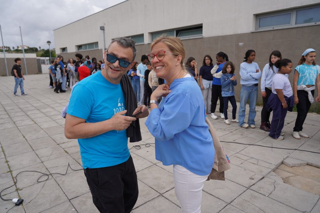 WhatsApp-Image-2026-05-02-at-00.22.27-7-1024x682 Maior Laço Azul Humano de Sempre