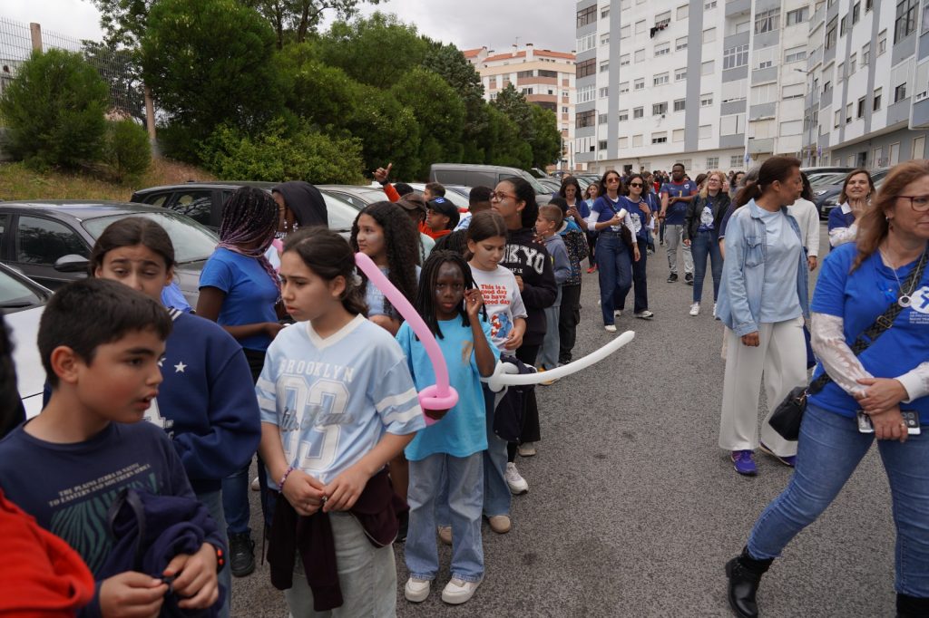 WhatsApp-Image-2026-05-02-at-00.25.16-6-1024x682 Maior Laço Azul Humano de Sempre