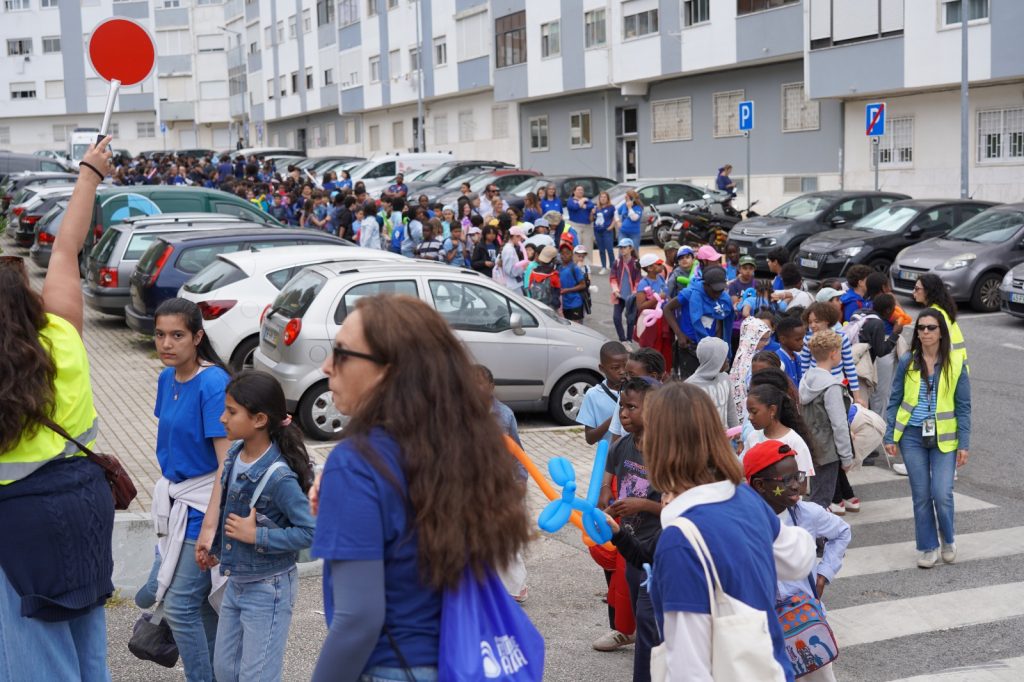 WhatsApp-Image-2026-05-02-at-00.25.16-7-1024x682 Maior Laço Azul Humano de Sempre