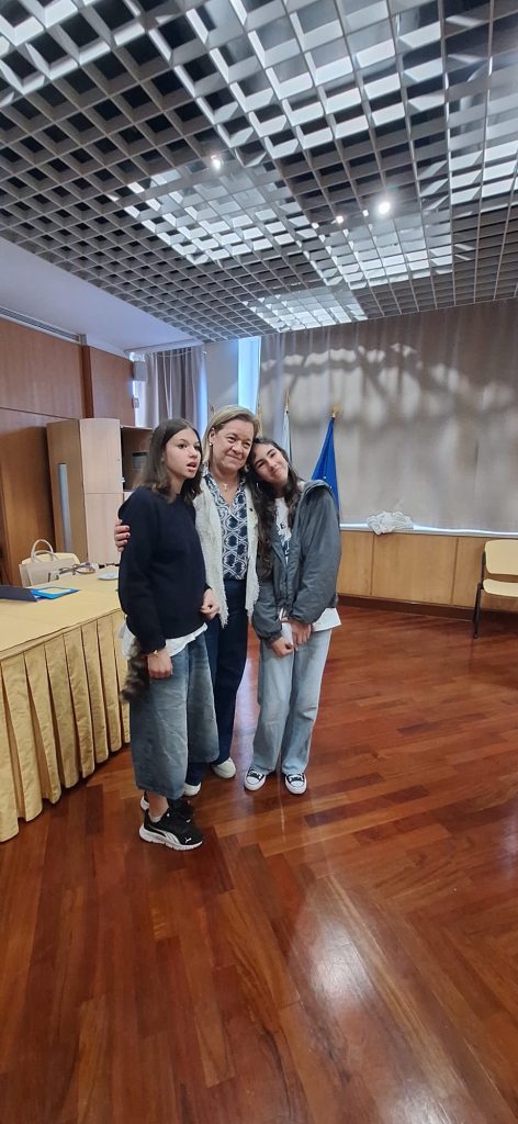 WhatsApp-Image-2026-05-08-at-15.14.00-4-472x1024 Intervenção da Eurodeputada Carla Tavares no AECL - Semana da Europa
