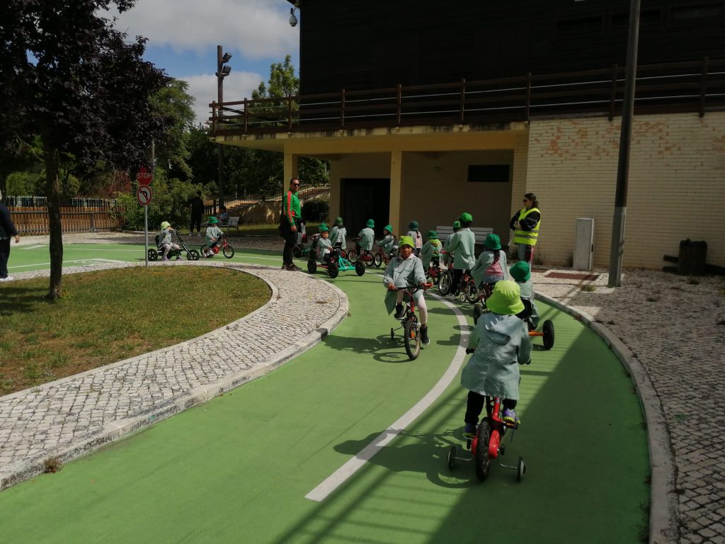 WhatsApp-Image-2026-05-24-at-18.07.06-3-1024x768 A aprender somos felizes (sala verde - EB1/JI da Mina)