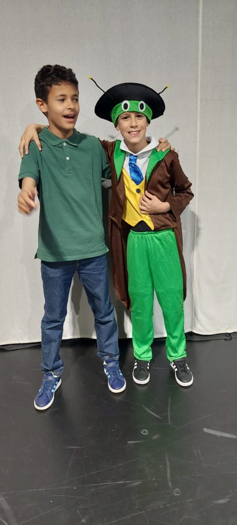 WhatsApp-Image-2026-05-25-at-15.58.52-2-1-462x1024 XXV.ª Mostra de Teatro, do concelho da Amadora - Socorro…estou a crescer! - Uma Parábola com Pais e Filhos