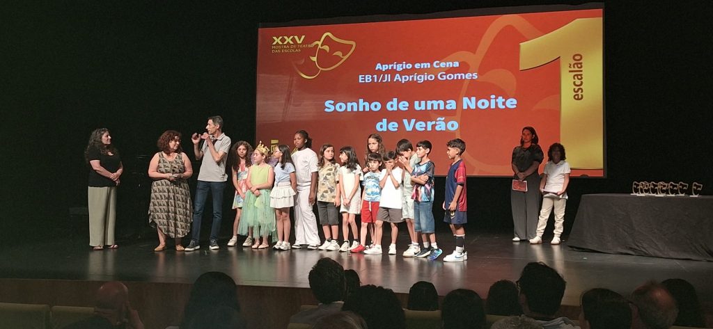 WhatsApp-Image-2026-05-25-at-15.59.45-1-1024x473 XXV.ª Mostra de Teatro, do concelho da Amadora - Socorro…estou a crescer! - Uma Parábola com Pais e Filhos