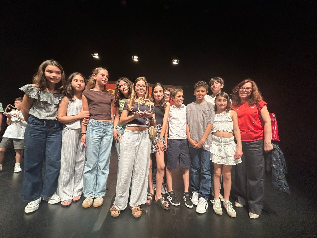 WhatsApp-Image-2026-05-25-at-16.00.23-2-1024x768 XXV.ª Mostra de Teatro, do concelho da Amadora - Socorro…estou a crescer! - Uma Parábola com Pais e Filhos