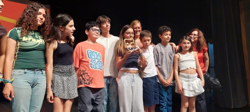 WhatsApp-Image-2026-05-25-at-16.00.23-9-1024x462 XXV.ª Mostra de Teatro, do concelho da Amadora - Socorro…estou a crescer! - Uma Parábola com Pais e Filhos
