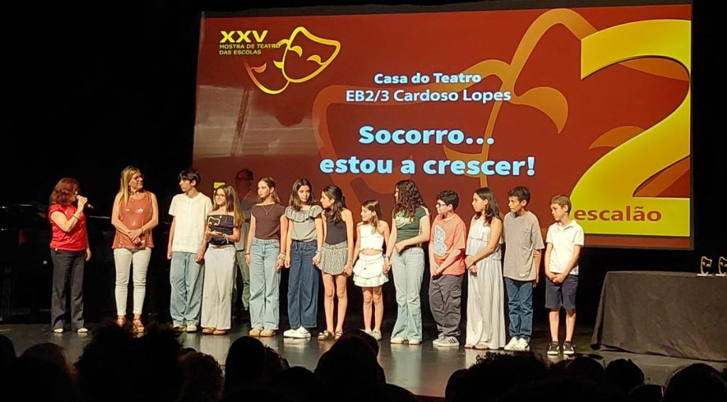 WhatsApp-Image-2026-05-25-at-16.00.24-3-1024x567 XXV.ª Mostra de Teatro, do concelho da Amadora - Socorro…estou a crescer! - Uma Parábola com Pais e Filhos