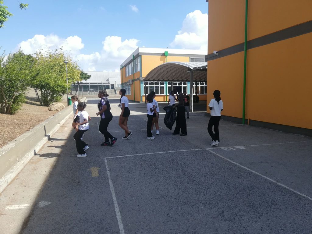 WhatsApp-Image-2026-10-06-at-14.44.14-1-1024x768 Atividade Escola Limpa: alunos promovem sustentabilidade e cidadania ativa
